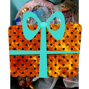 A Vintage Jewelry mystery box 🎁 you will get 10 pieces